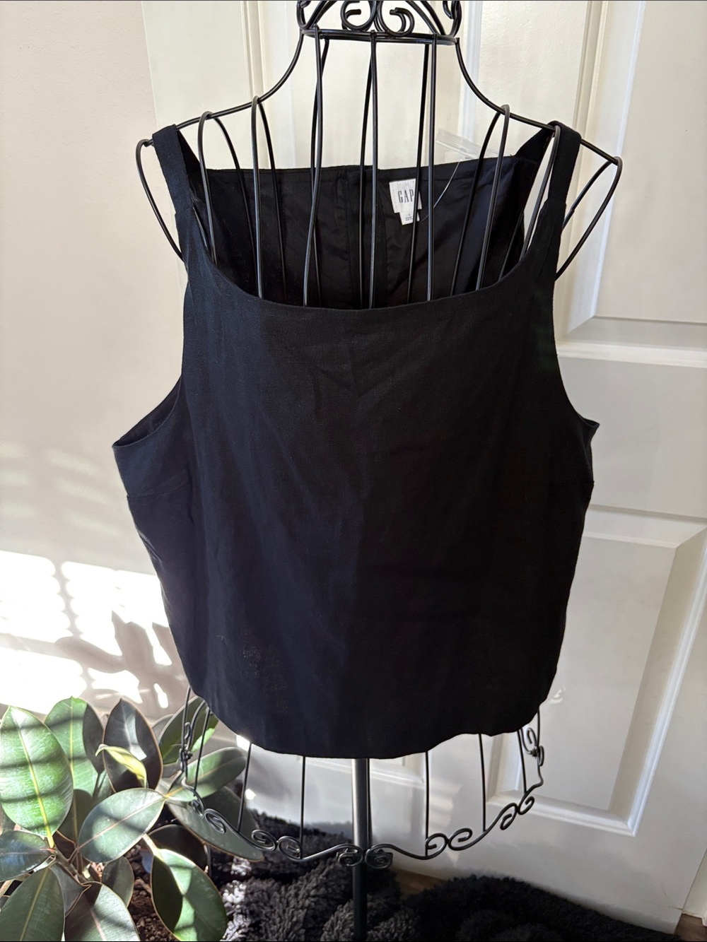 GAP Black Sleeveless Square-Neck Tank Top